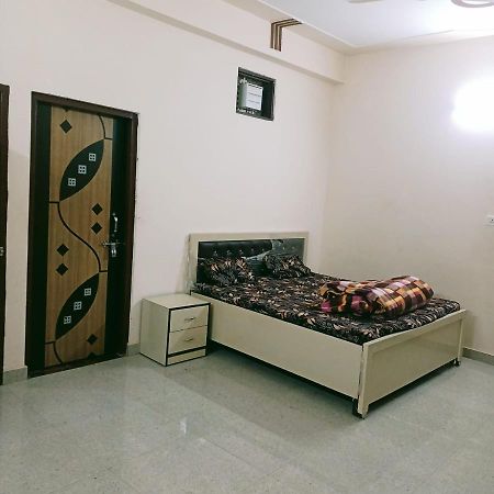 Radha Bhavan Vrindavan Ngoại thất bức ảnh