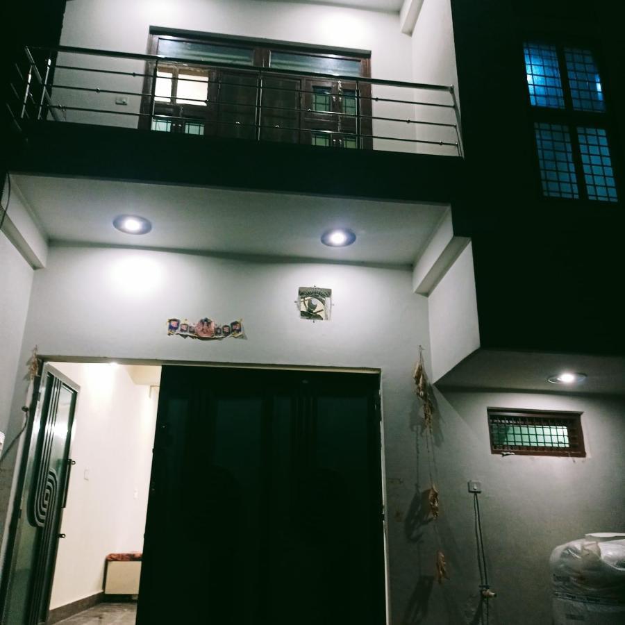 Radha Bhavan Vrindavan Ngoại thất bức ảnh