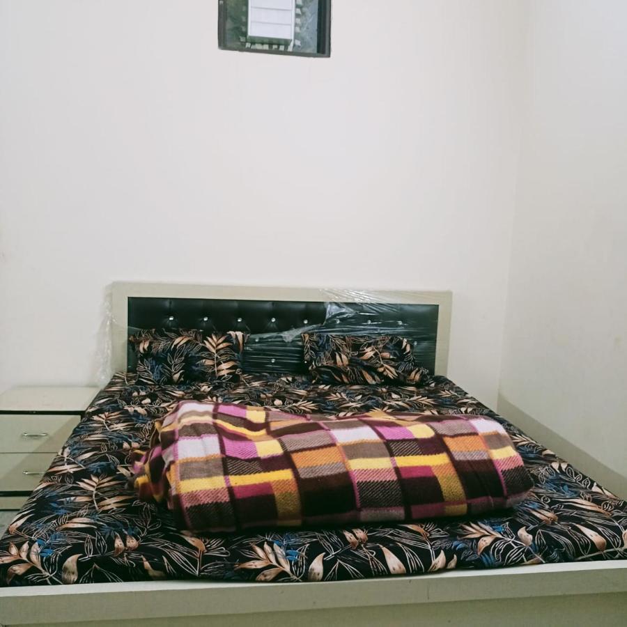 Radha Bhavan Vrindavan Ngoại thất bức ảnh
