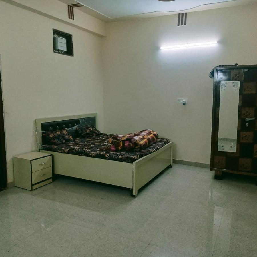 Radha Bhavan Vrindavan Ngoại thất bức ảnh