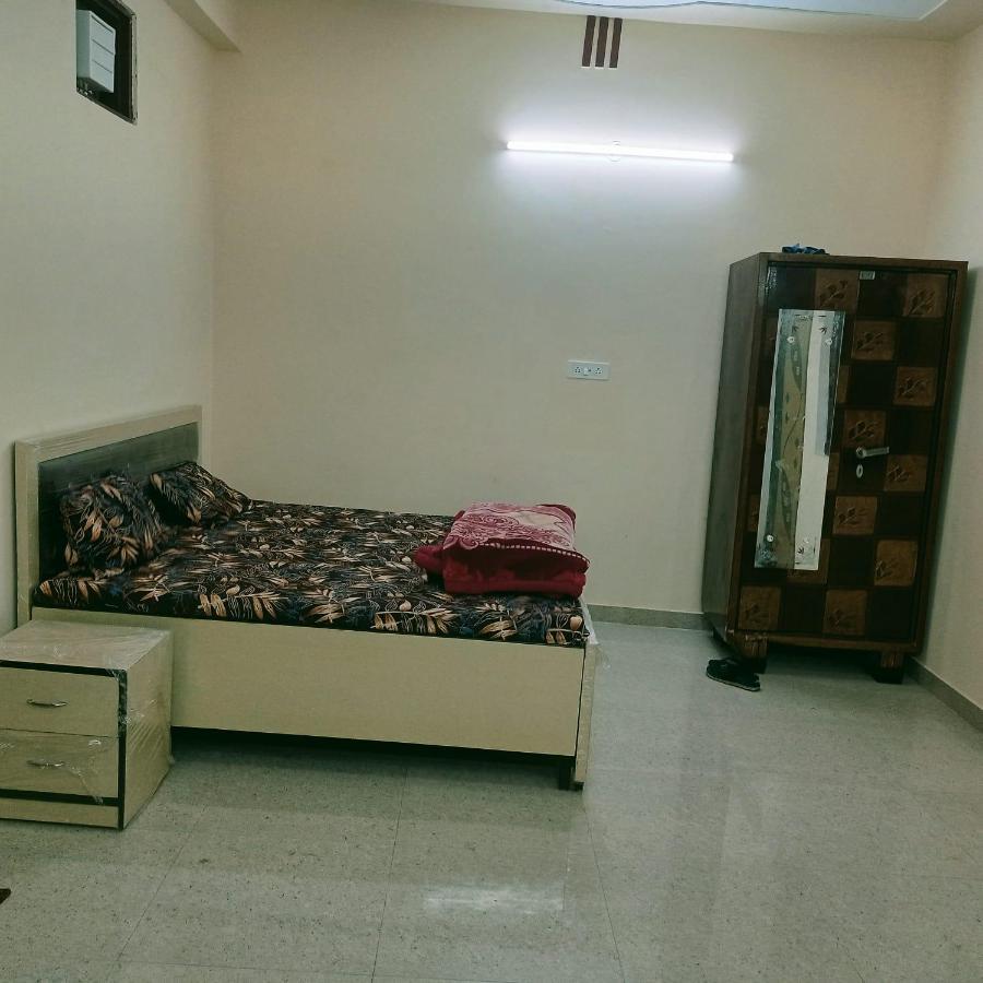 Radha Bhavan Vrindavan Ngoại thất bức ảnh