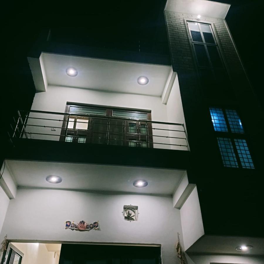 Radha Bhavan Vrindavan Ngoại thất bức ảnh