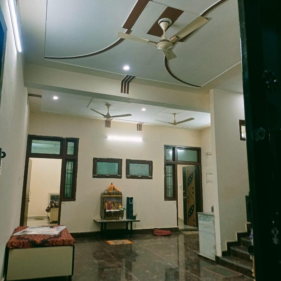 Radha Bhavan Vrindavan Ngoại thất bức ảnh