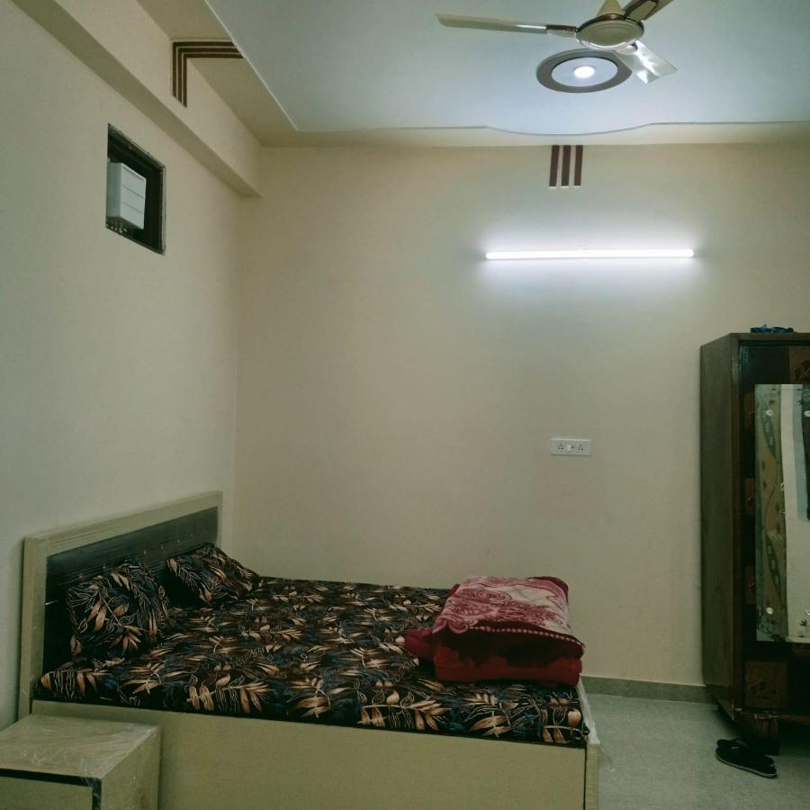 Radha Bhavan Vrindavan Ngoại thất bức ảnh