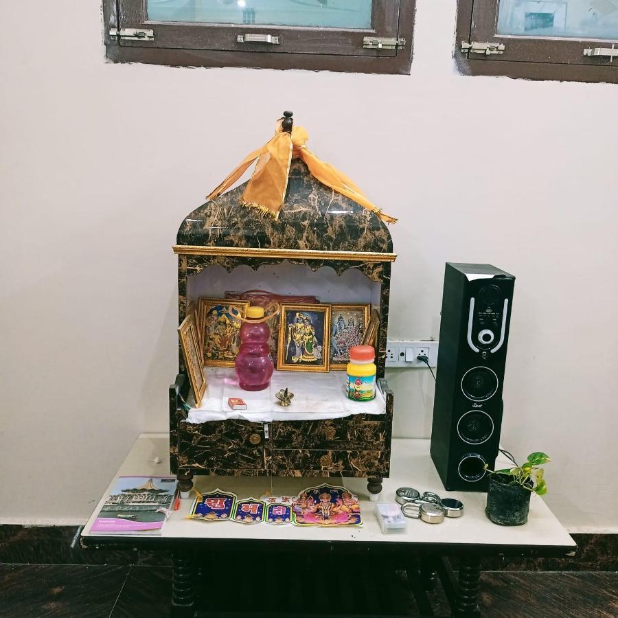 Radha Bhavan Vrindavan Ngoại thất bức ảnh